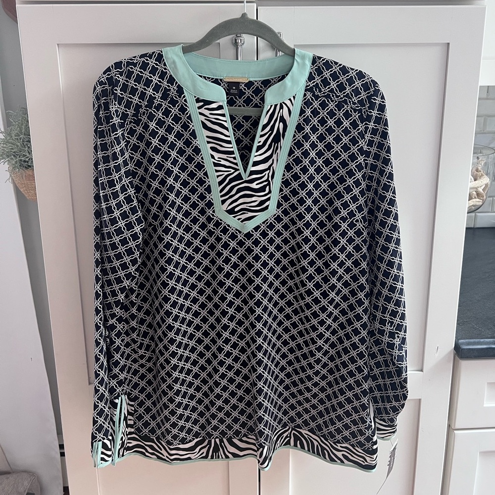 Women's Black & Mint Patterned Long-Sleeve Top